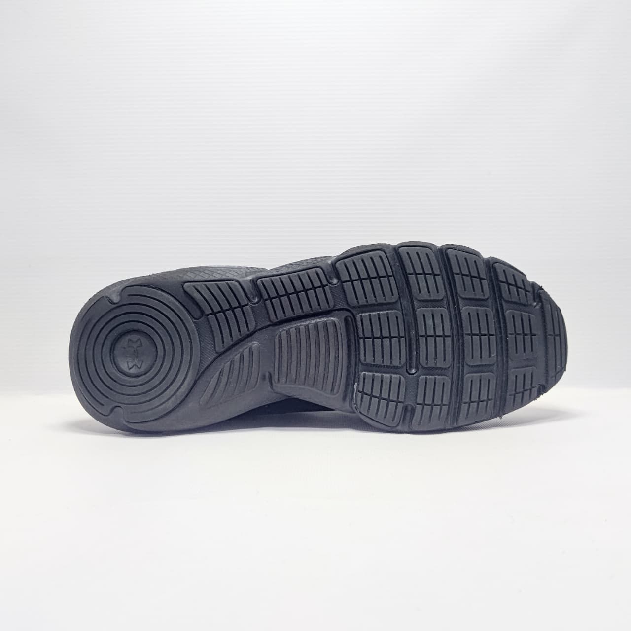 Under Armour Charged Assert 8