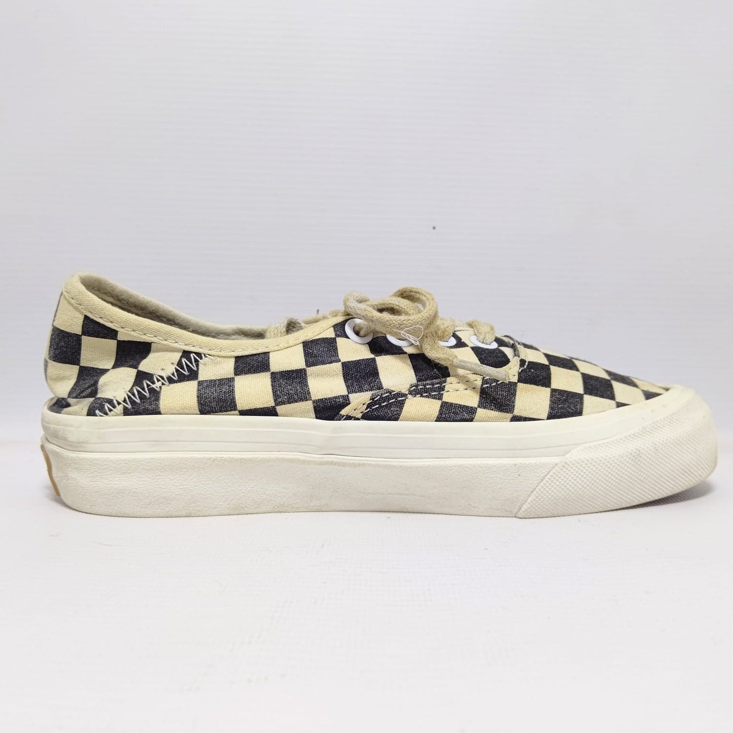 VANS BRANDED SNEAKERS
