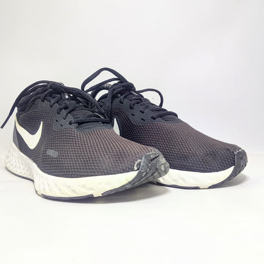 Nike Revolution
