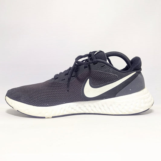 Nike Revolution