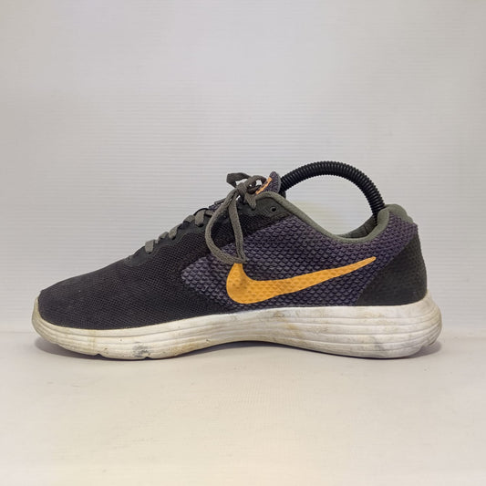 Nike Revolution 3