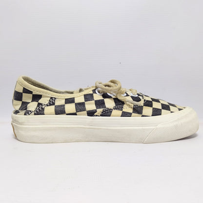 VANS BRANDED SNEAKERS