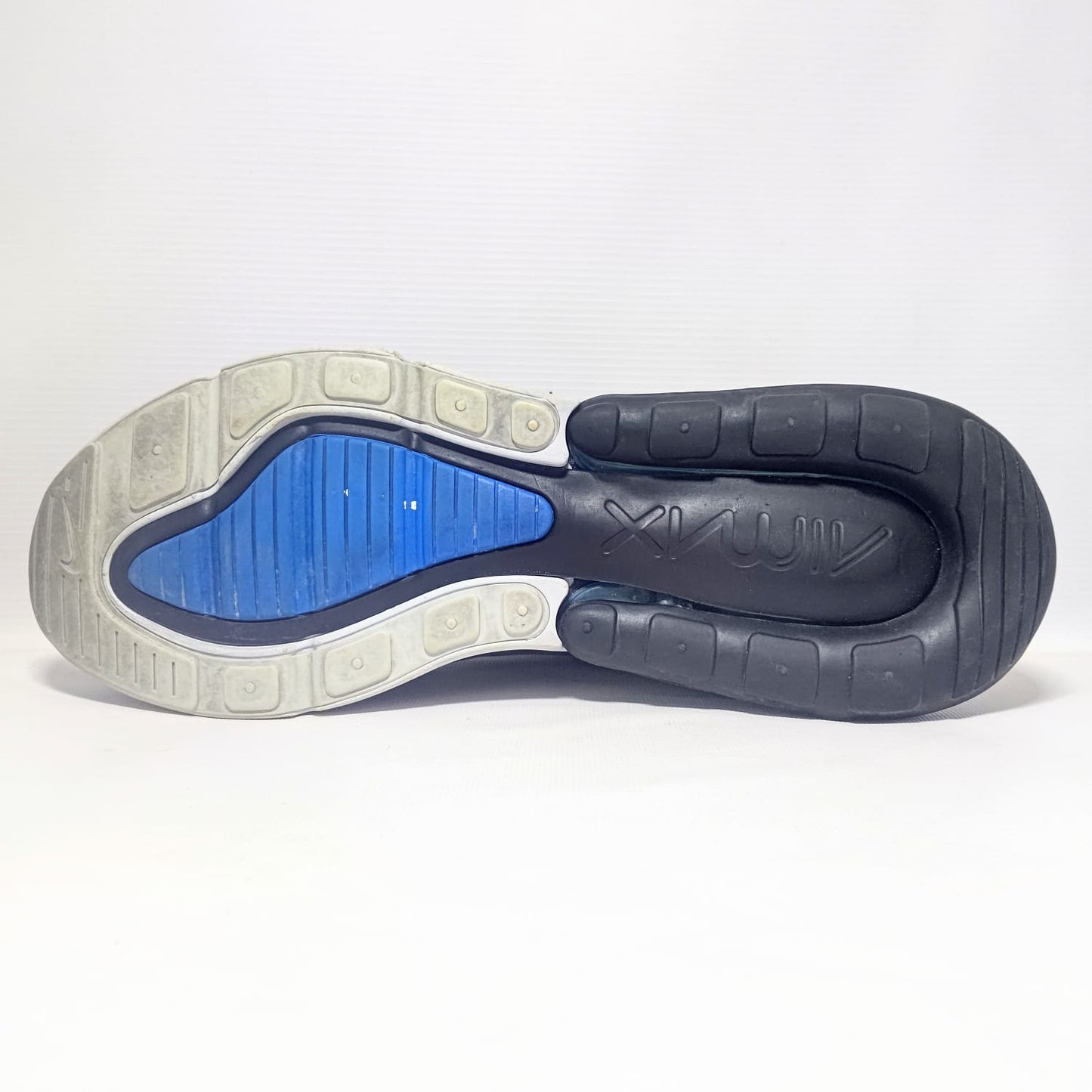 NIKE AIR 270