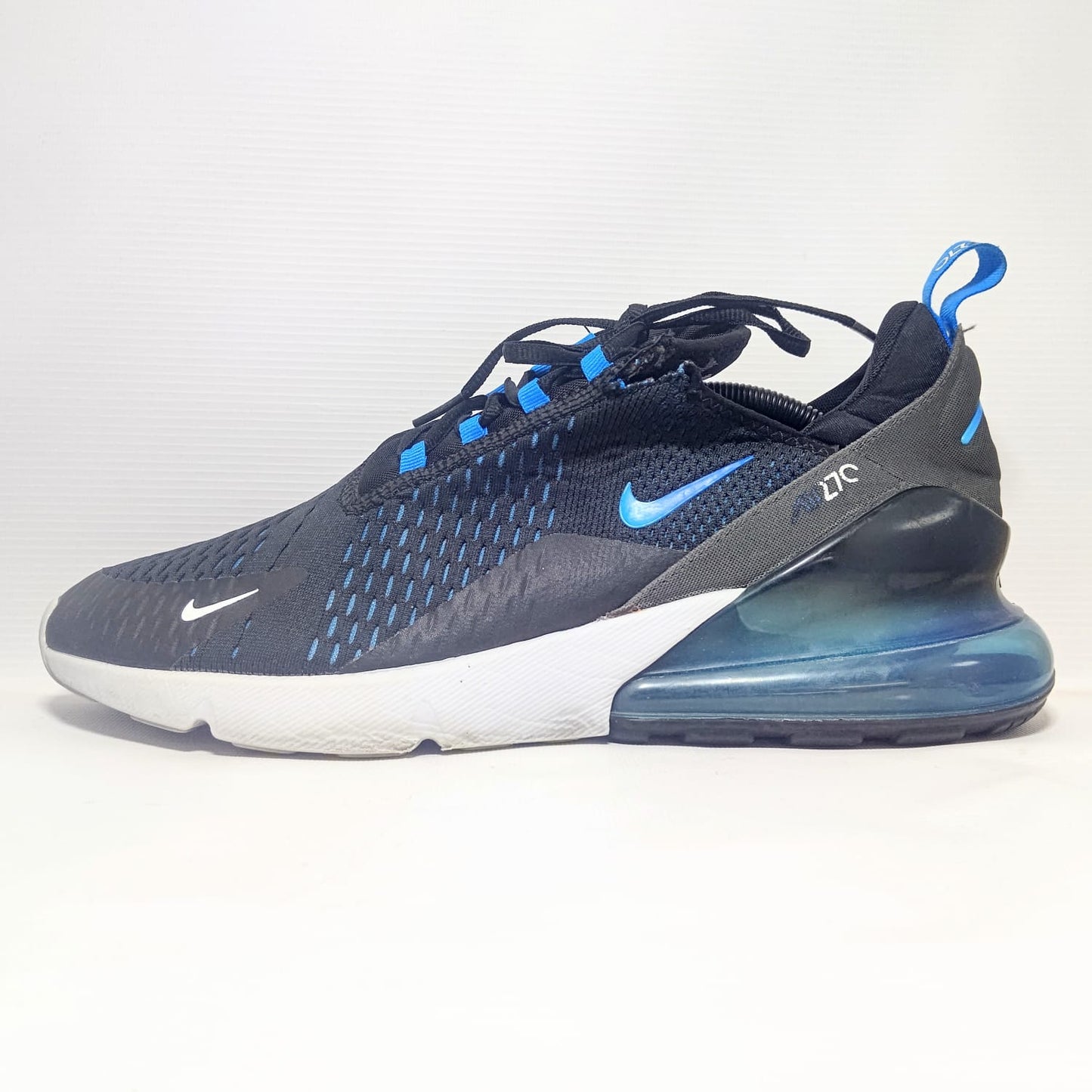 NIKE AIR 270