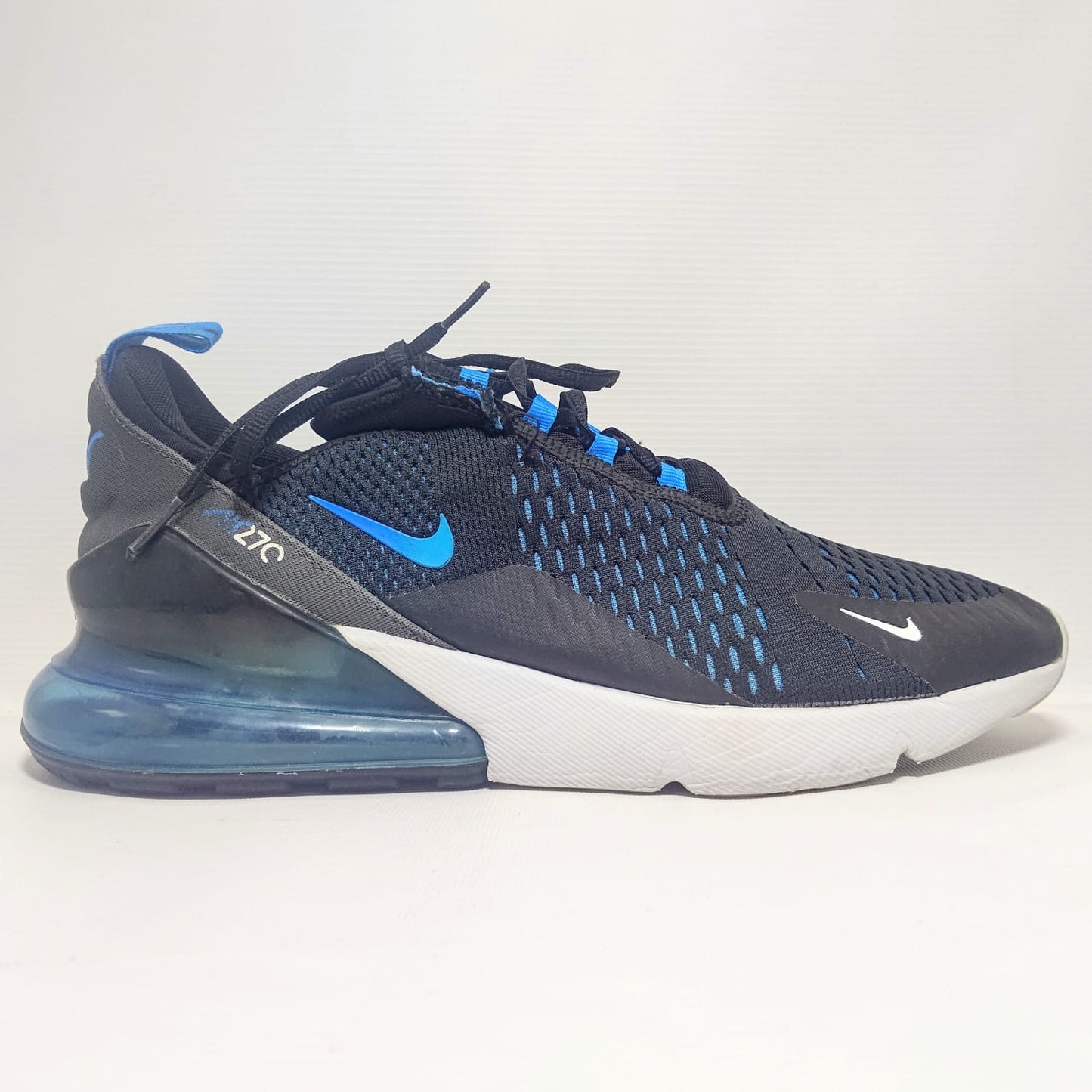 NIKE AIR 270