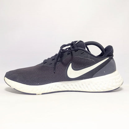 Nike Revolution