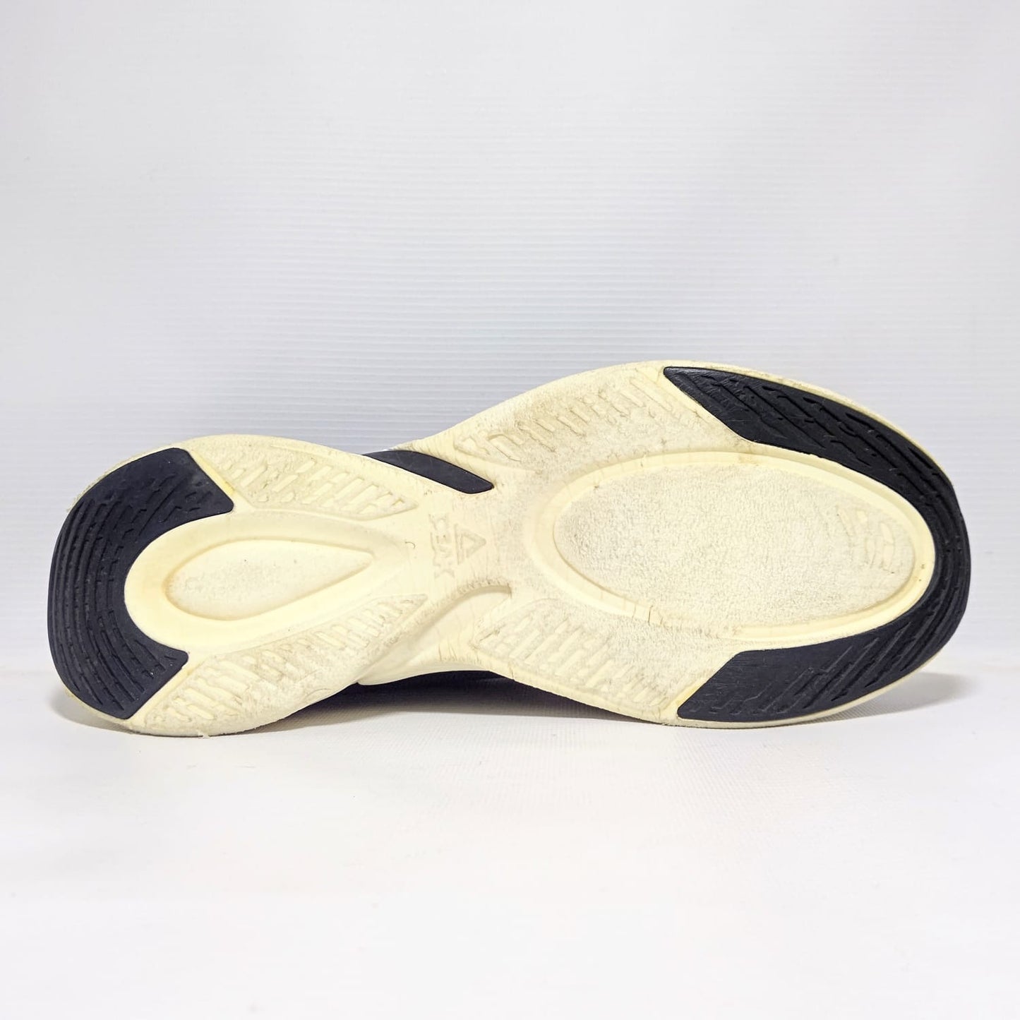 Peak shoes