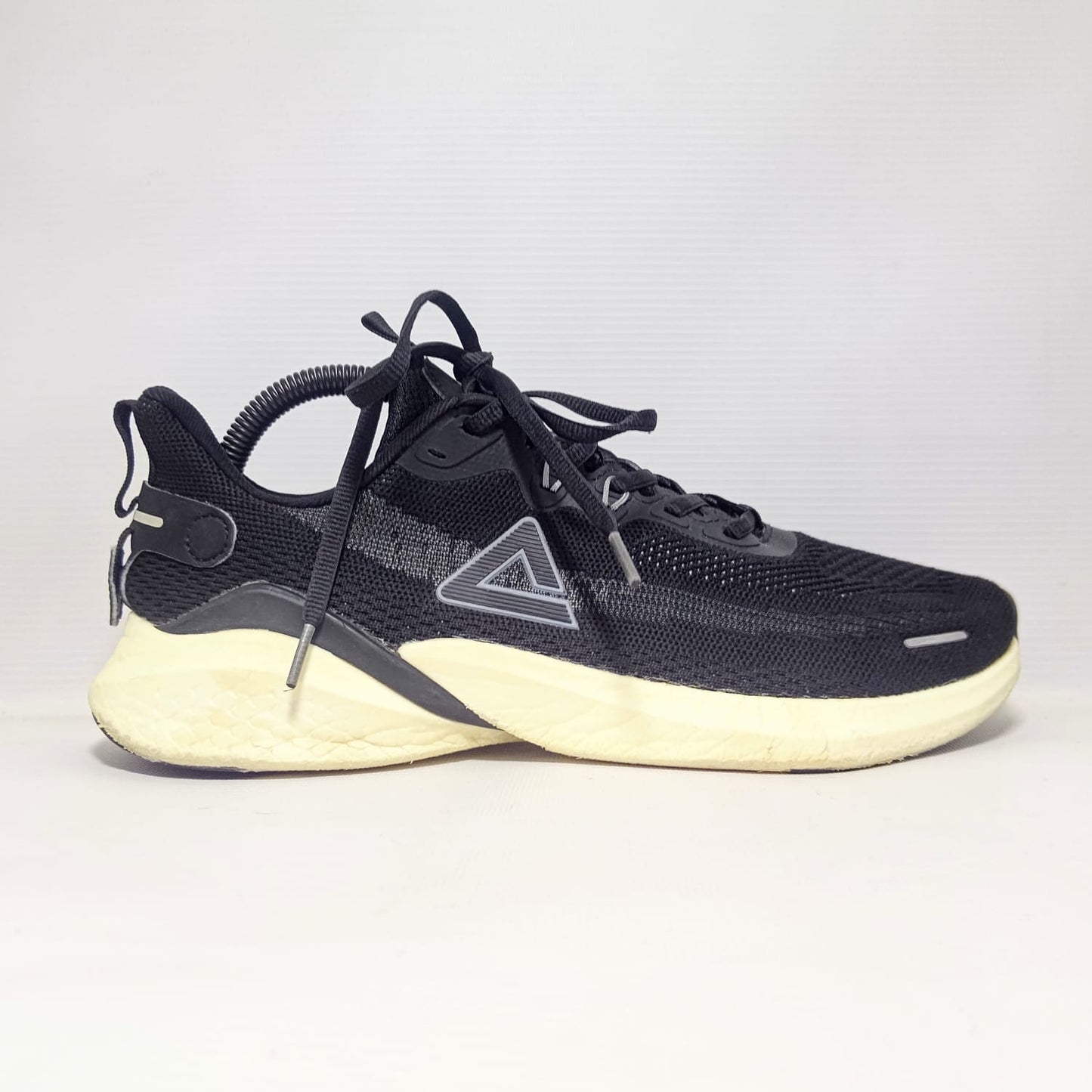 Peak shoes