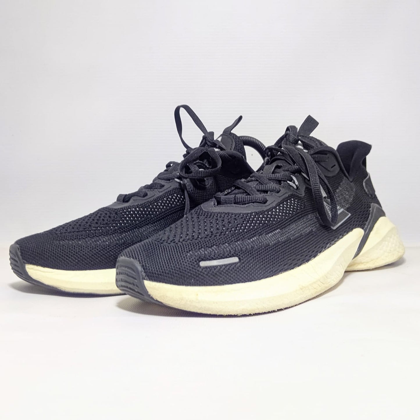 Peak shoes