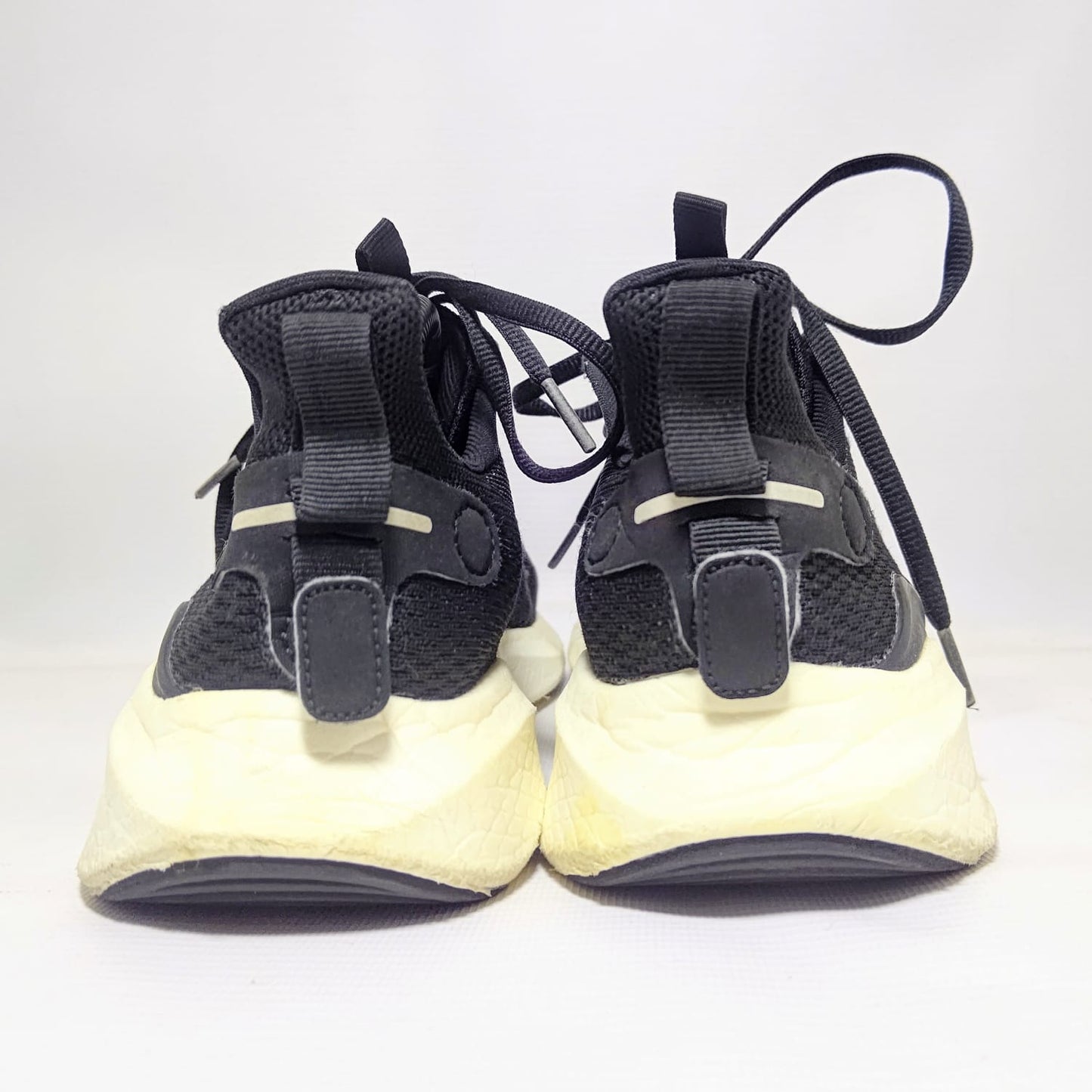 Peak shoes