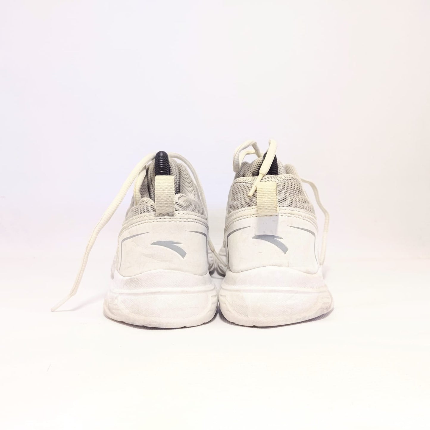 Anta White Athletic Shoes