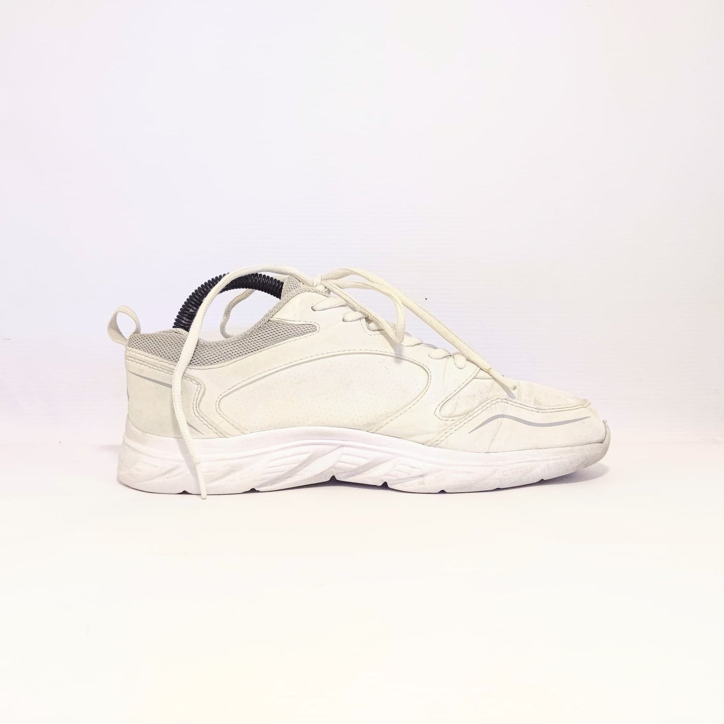 Anta White Athletic Shoes
