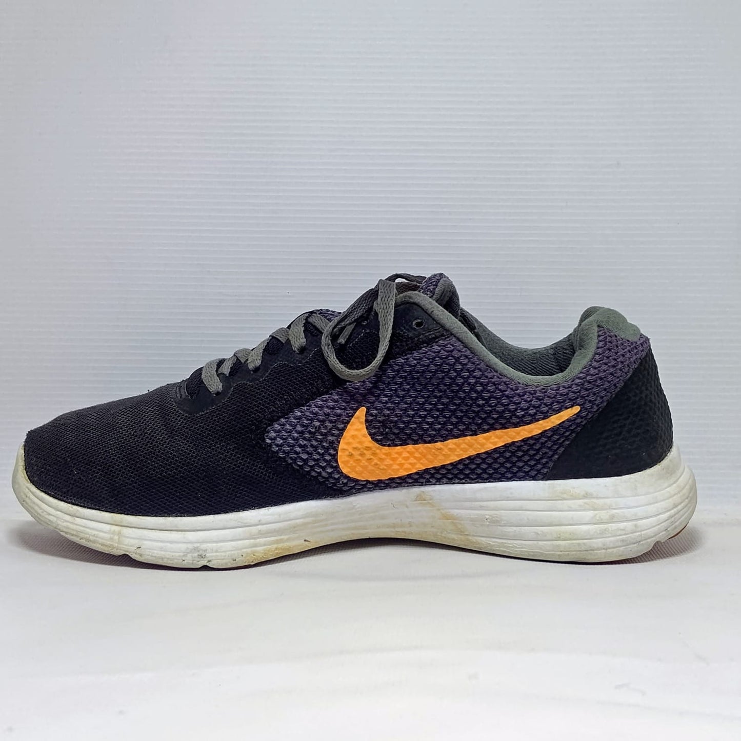Nike Revolution 3