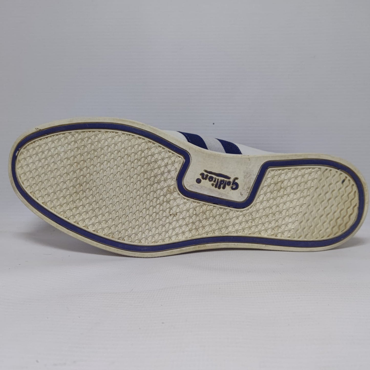 Gold Lion Casual Sneakers