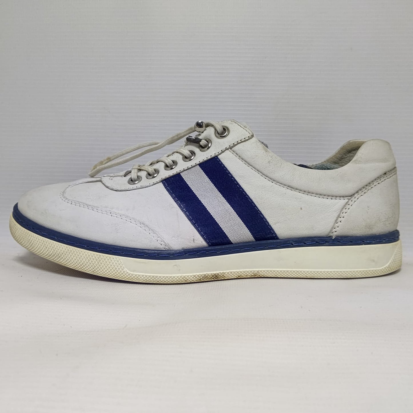 Gold Lion Casual Sneakers