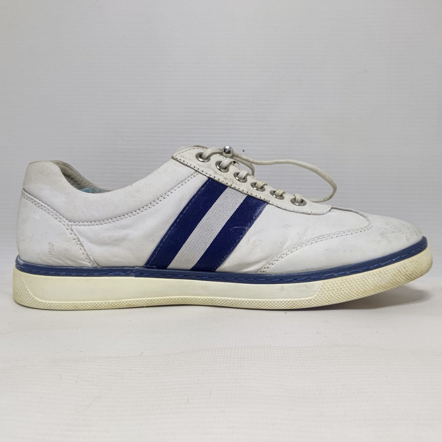 Gold Lion Casual Sneakers