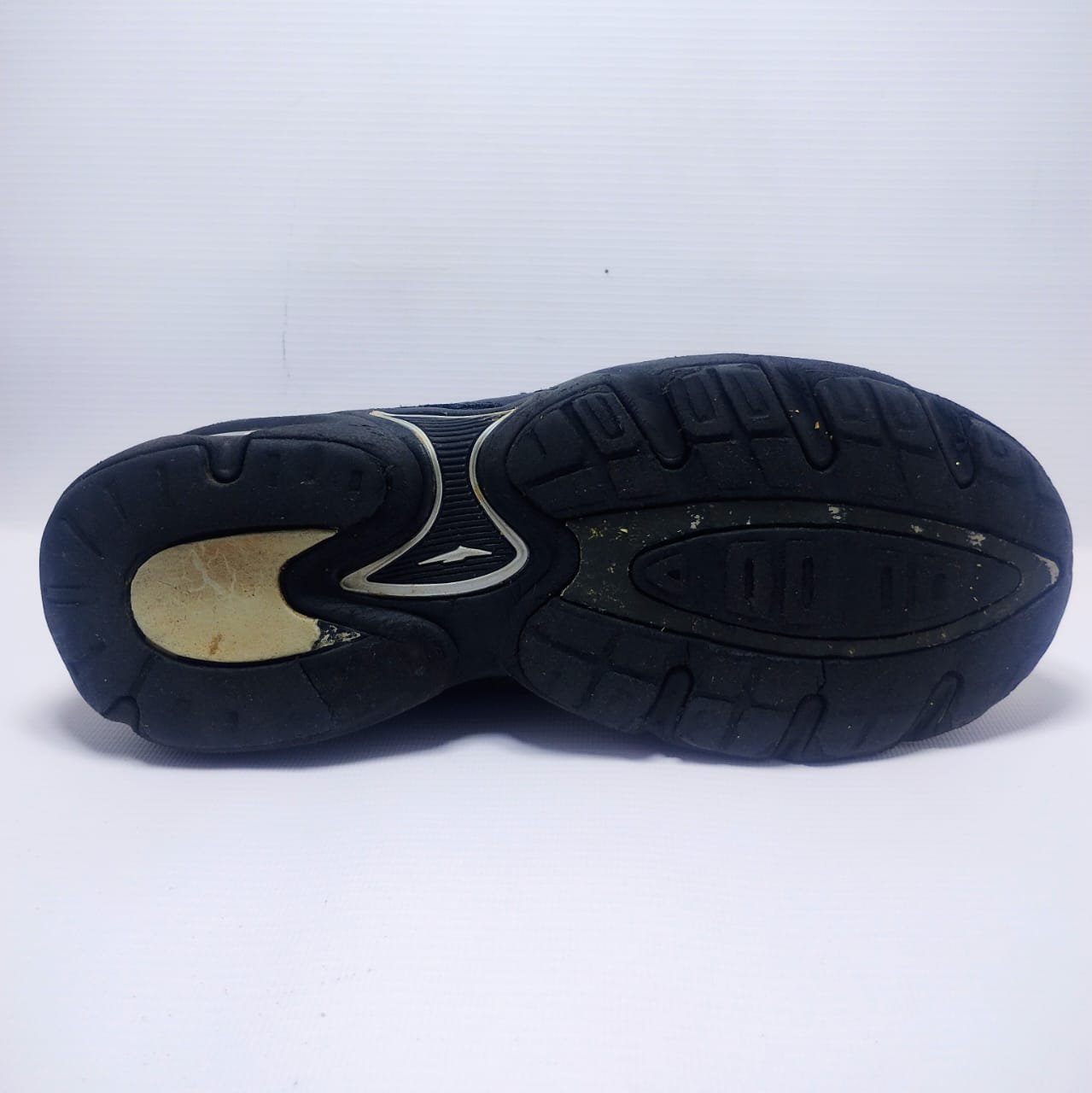 Avia men's athletic or walking shoe in black with yellow accents