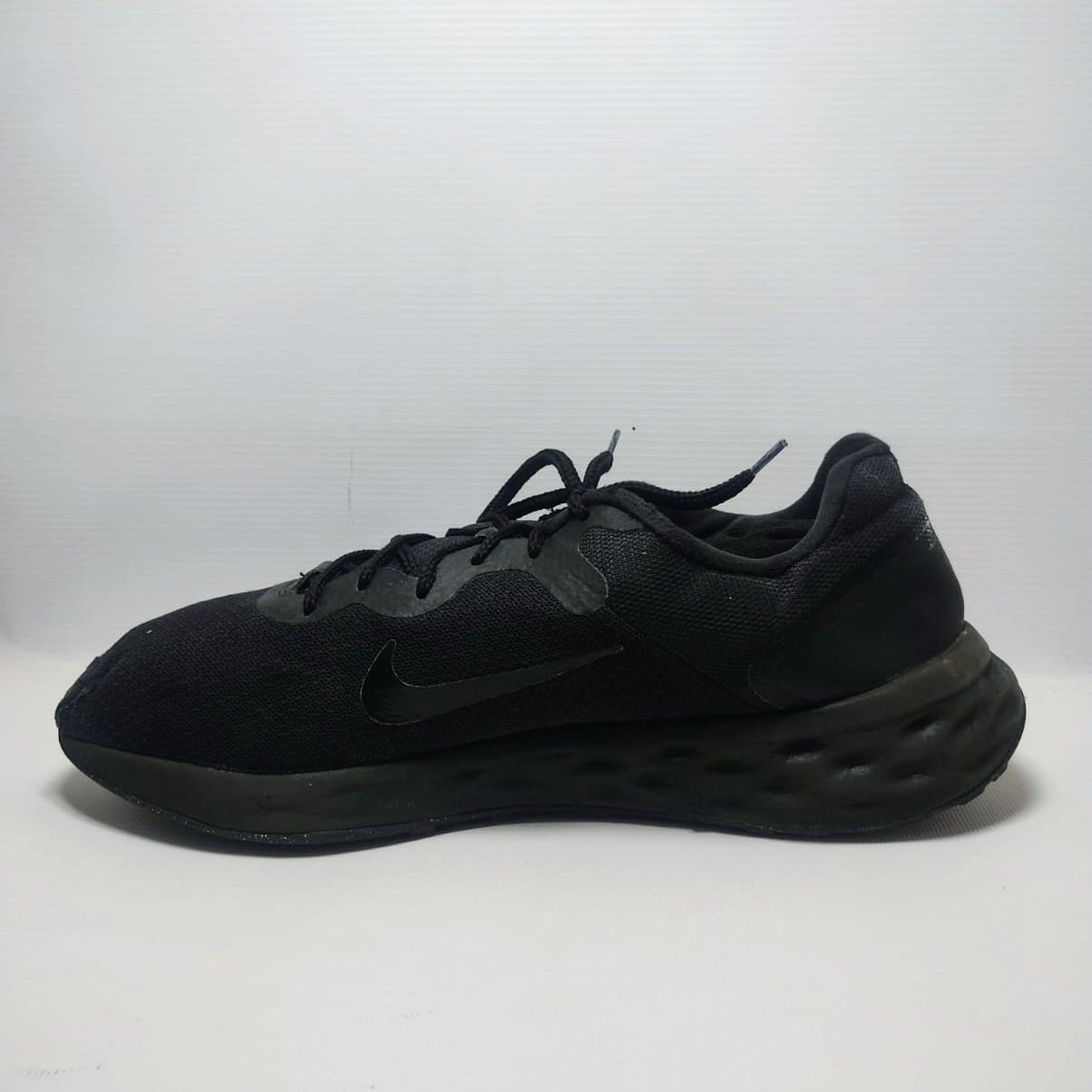 Nike Revolution 6