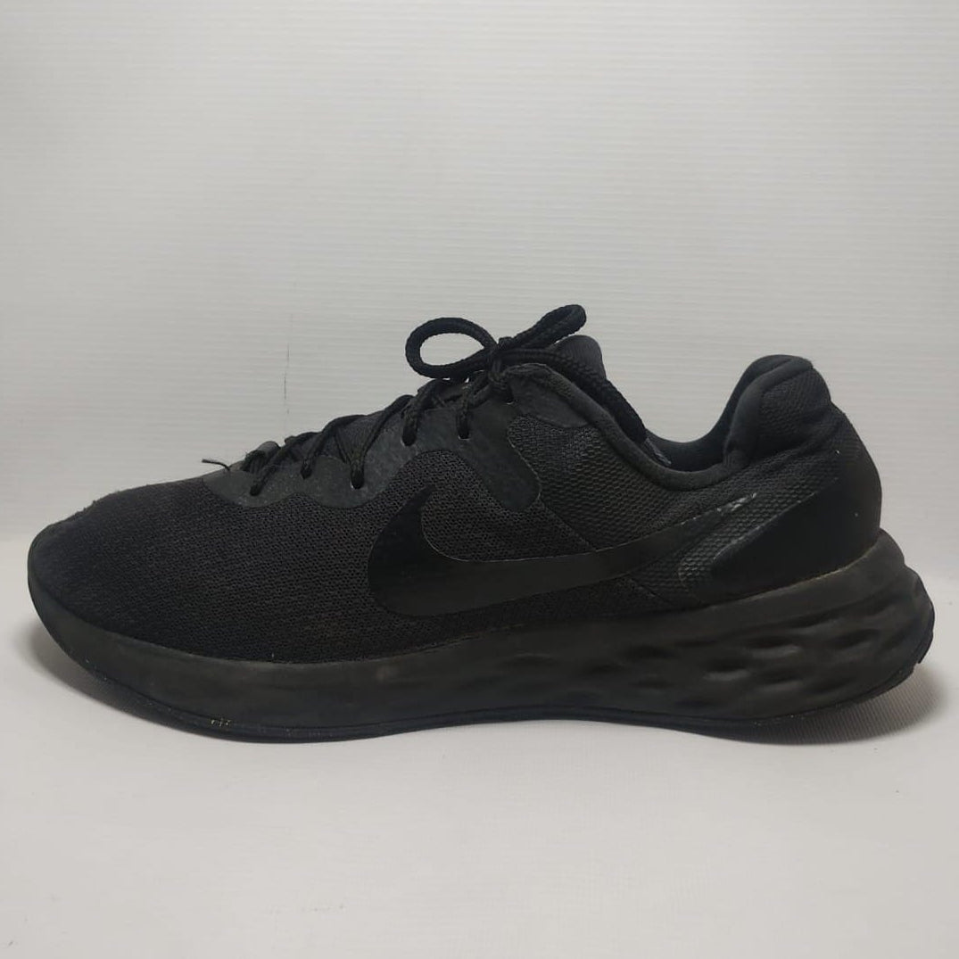 Nike Revolution 6