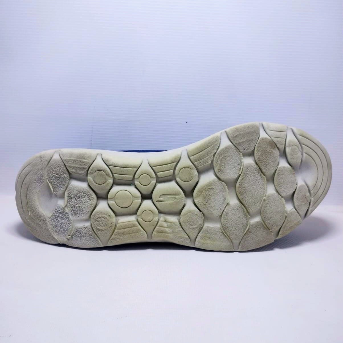 Skechers GOwalk Hyper Burst walking shoes