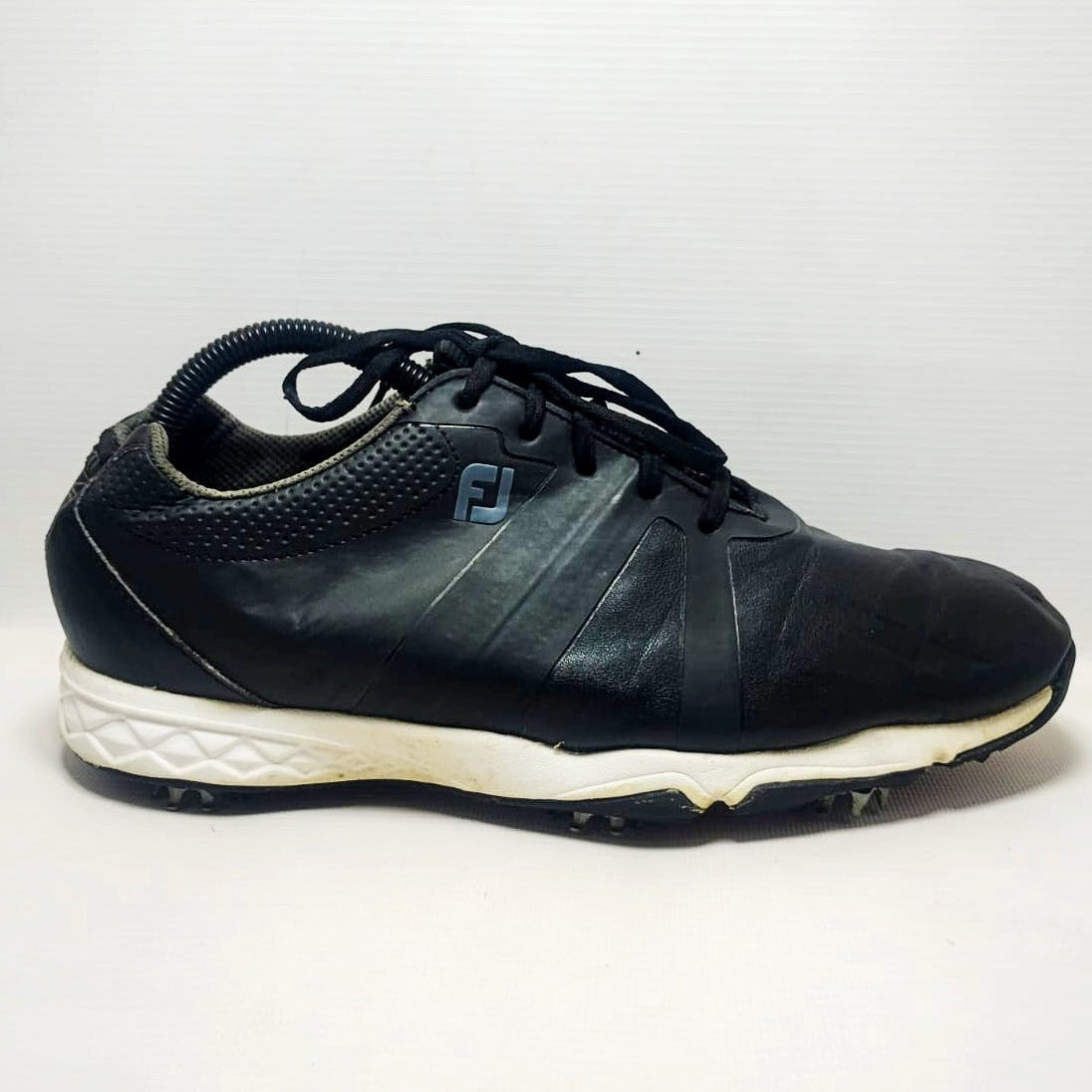 F.J. Energize men's golf shoes with spikes