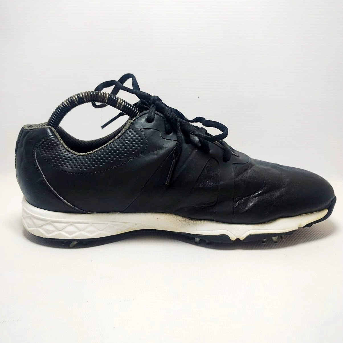 F.J. Energize men's golf shoes with spikes