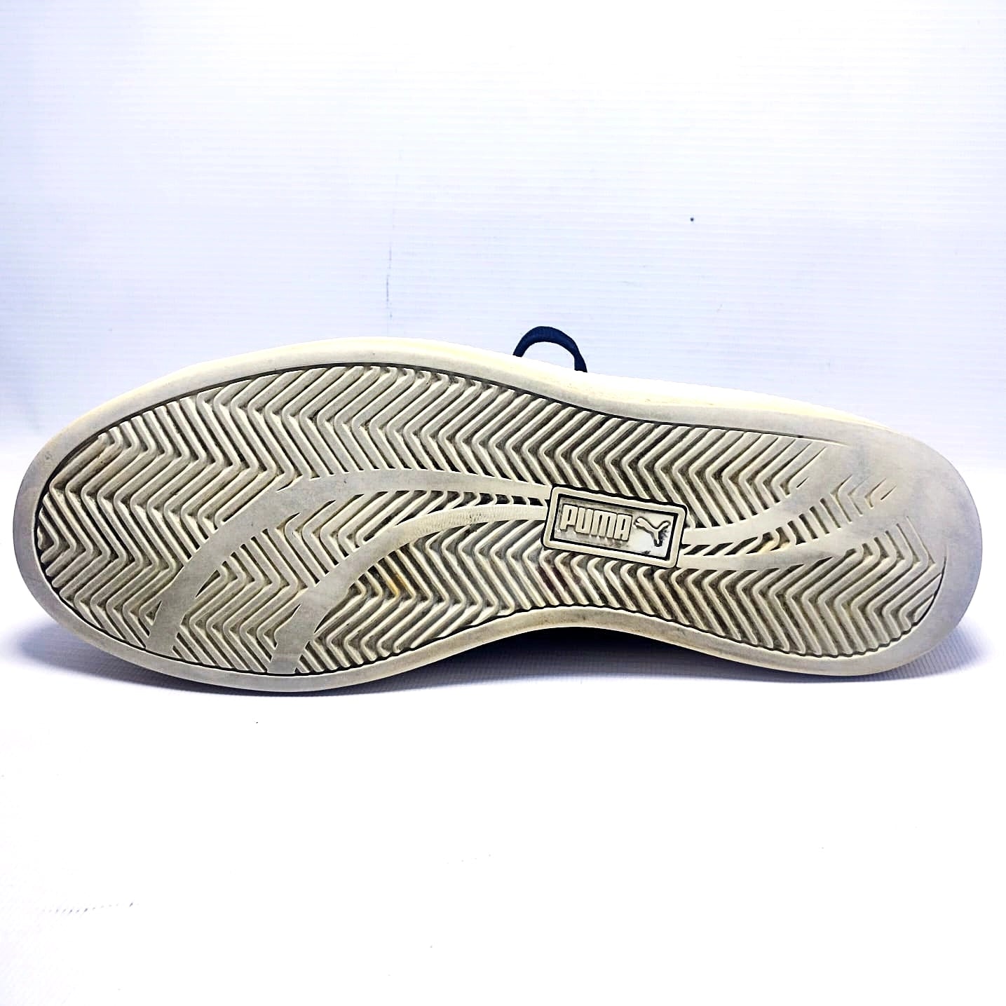 Puma Smash v2 Leather Sneakers.