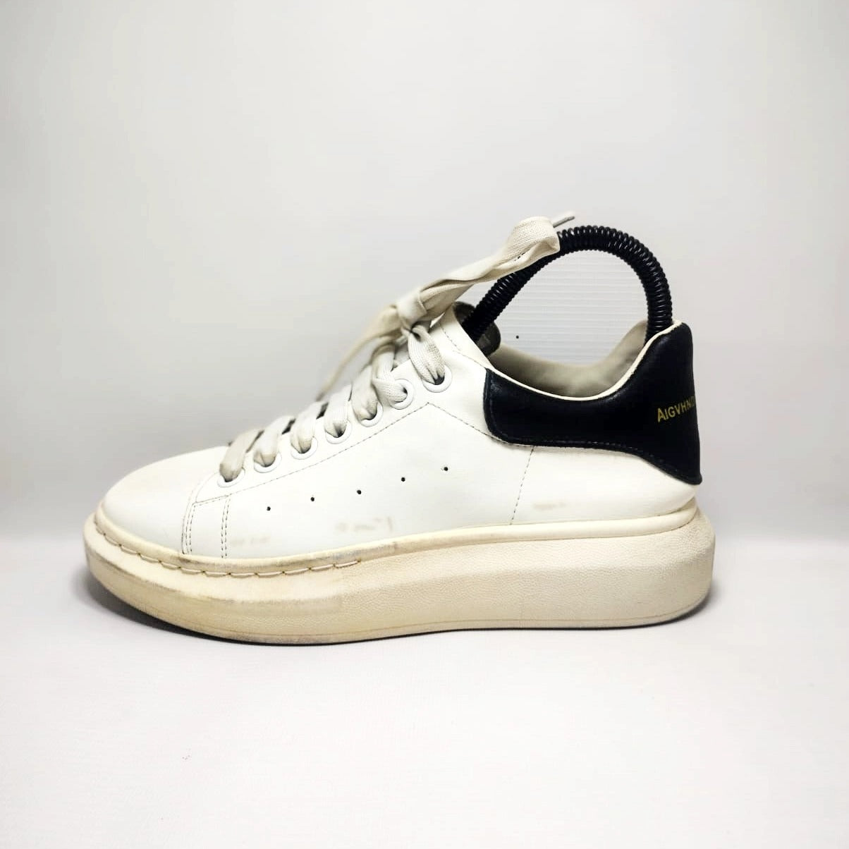 AIGVHANDRF MCIQNRFEN SNEAKERS