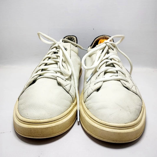 white leather sneakers with the letters "VL" on the side