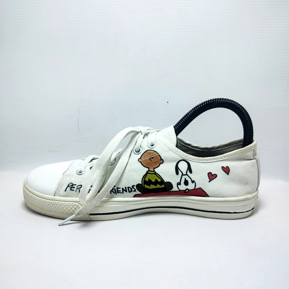 canvas low-top sneakers