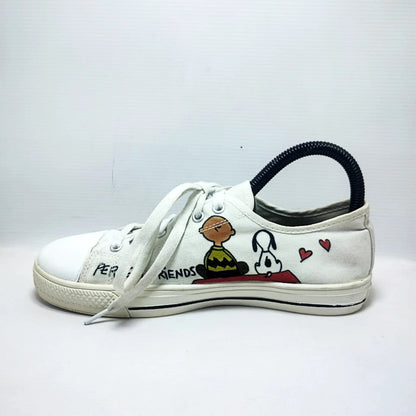canvas low-top sneakers