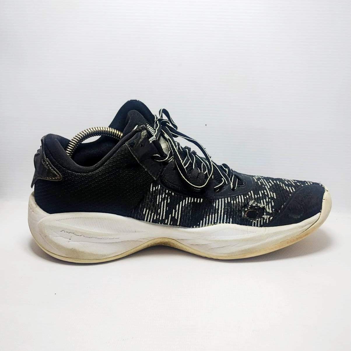 Anta Light Cavalry 8 Low basketball shoe
