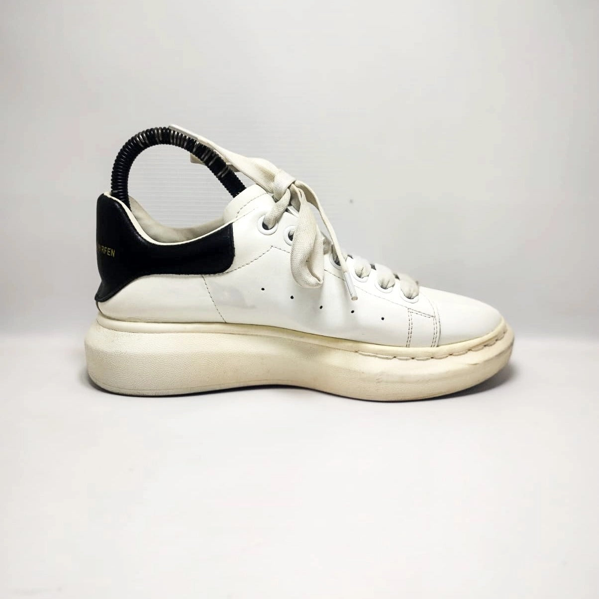 AIGVHANDRF MCIQNRFEN SNEAKERS