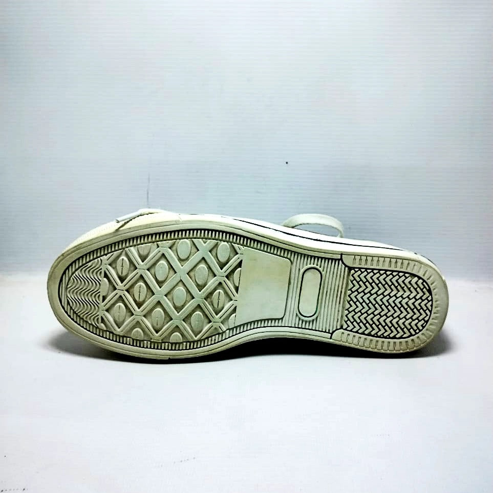 canvas low-top sneakers